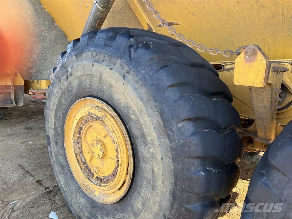 John Deere 460E Zglobni damperi