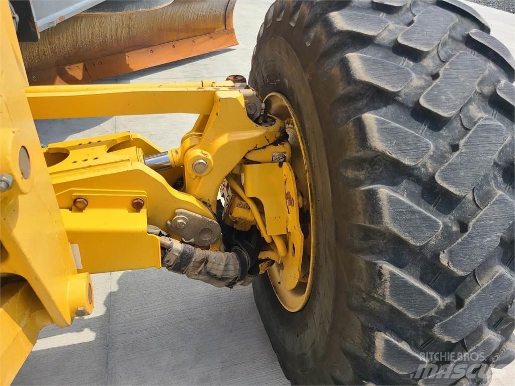 John Deere 672G Grejderi