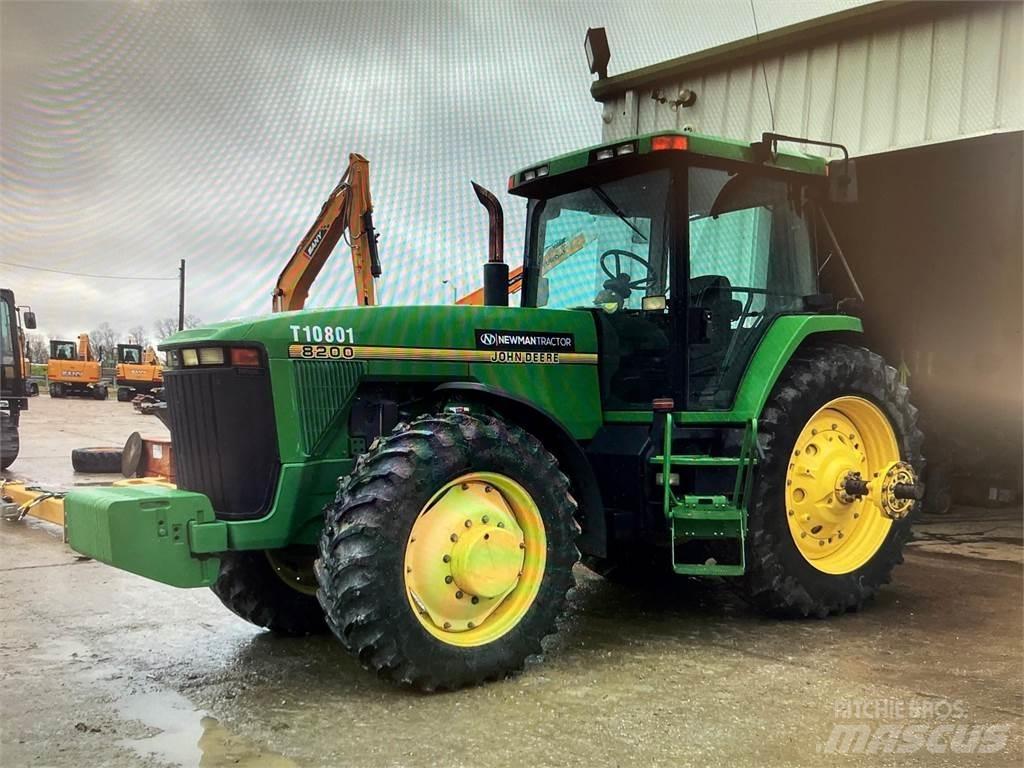 John Deere 8200 Traktori