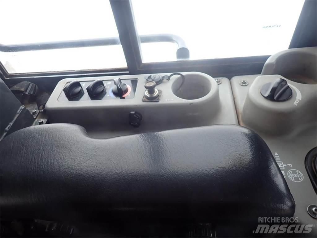 Komatsu D61PXi-24 Buldožeri guseničari