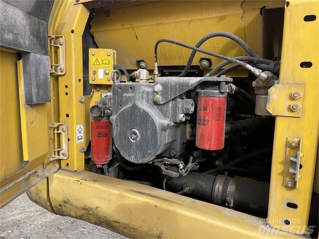Komatsu PC210 LC-8 Bageri guseničari