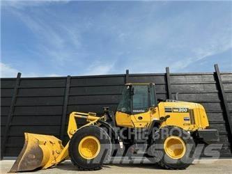 Komatsu WA200-8 Utovarivači na točkove