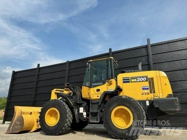 Komatsu WA200-8 Utovarivači na točkove