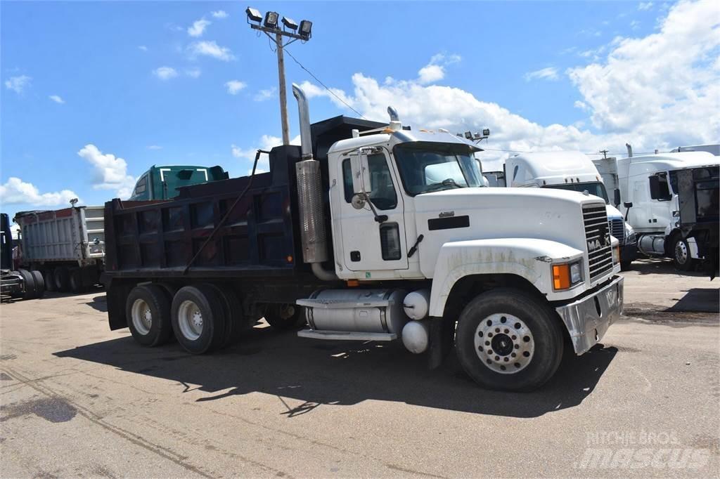 Mack CHN613 Kiperi kamioni