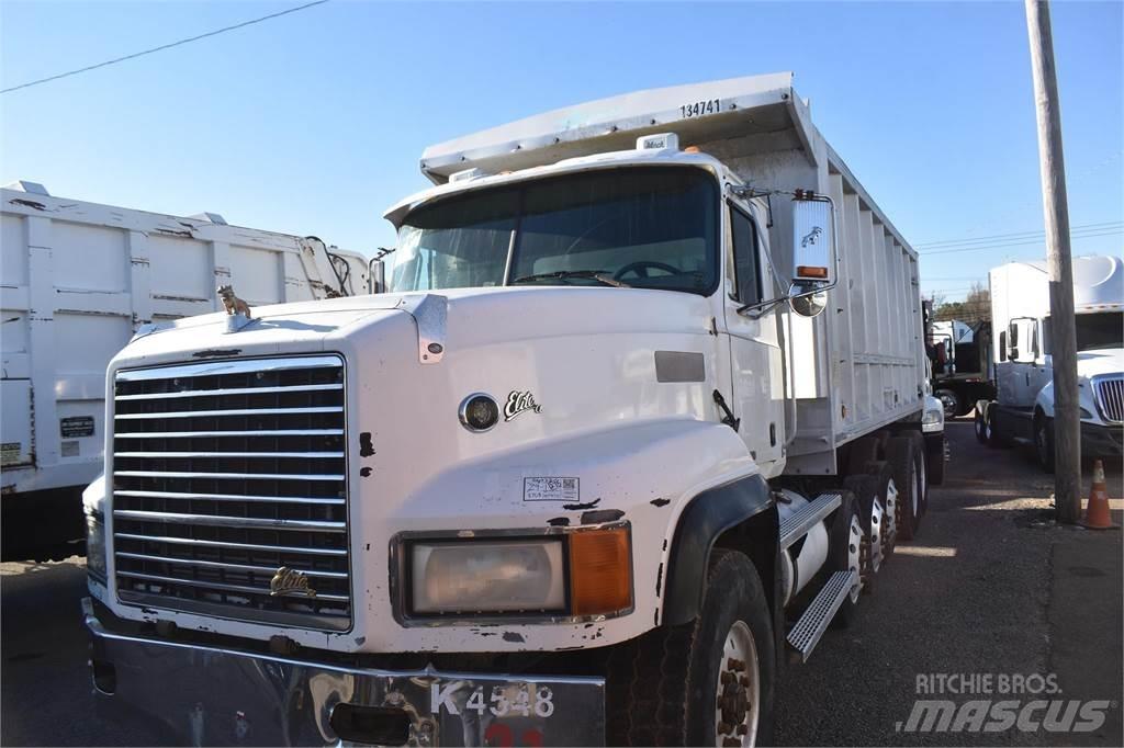 Mack CL713 Kiperi kamioni