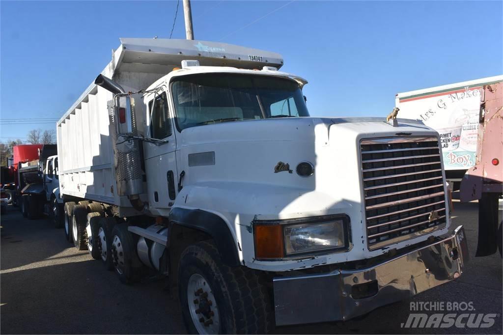 Mack CL713 Kiperi kamioni