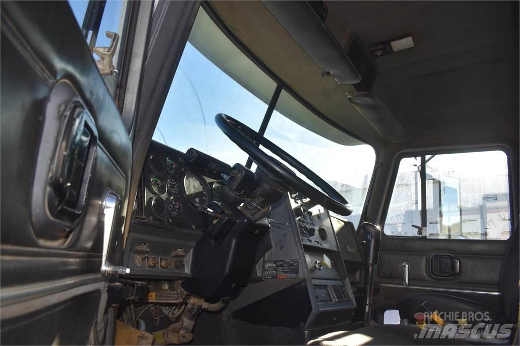 Mack CL713 Kiperi kamioni