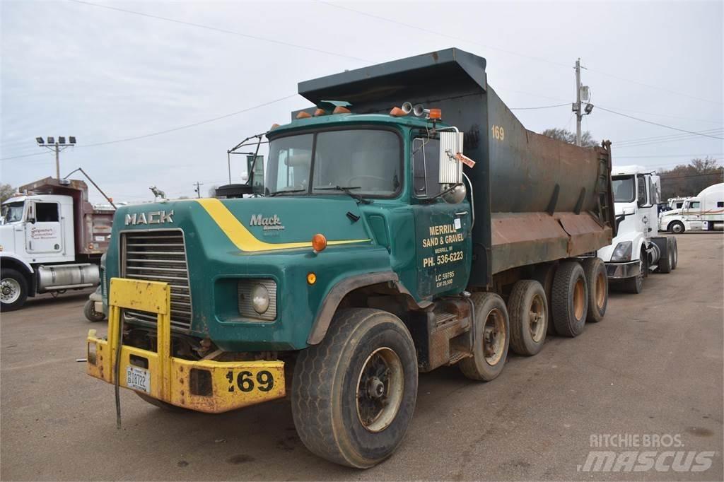 Mack DM688 Kiperi kamioni