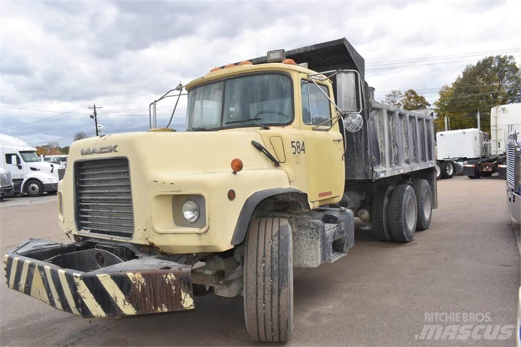 Mack DM690S Kiperi kamioni