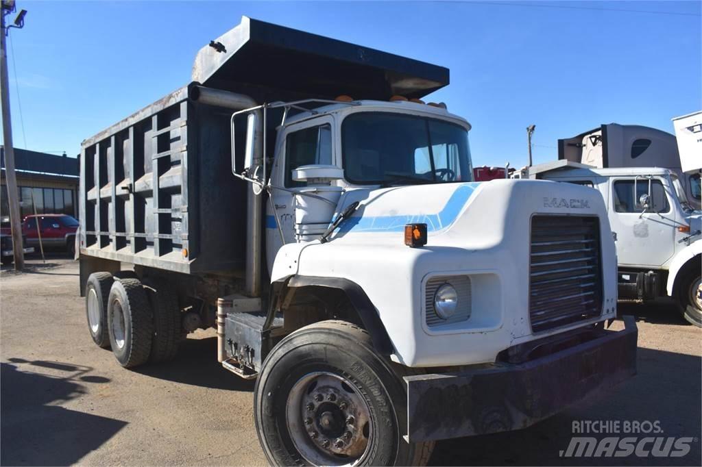 Mack DM690S Kiperi kamioni