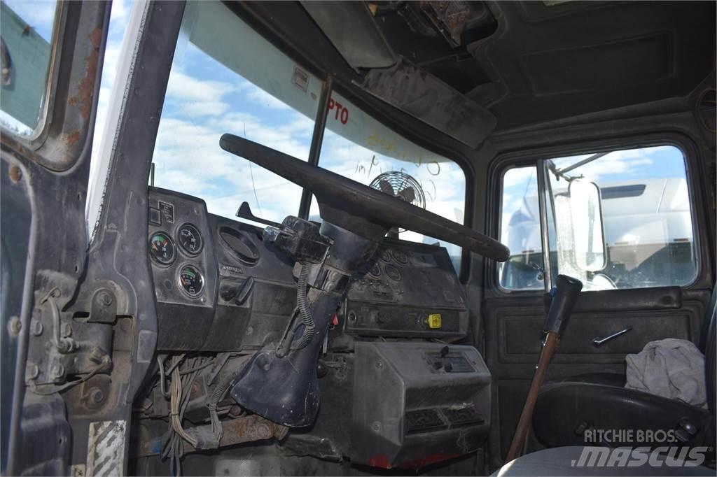 Mack RD688S Kiperi kamioni