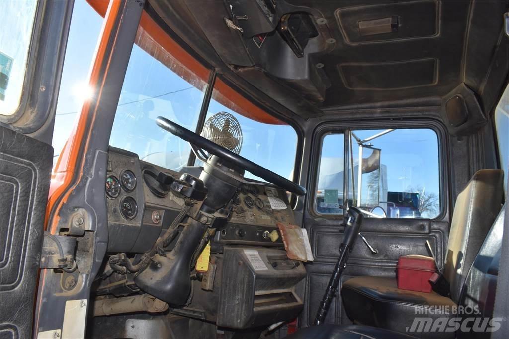 Mack RD688S Kiperi kamioni