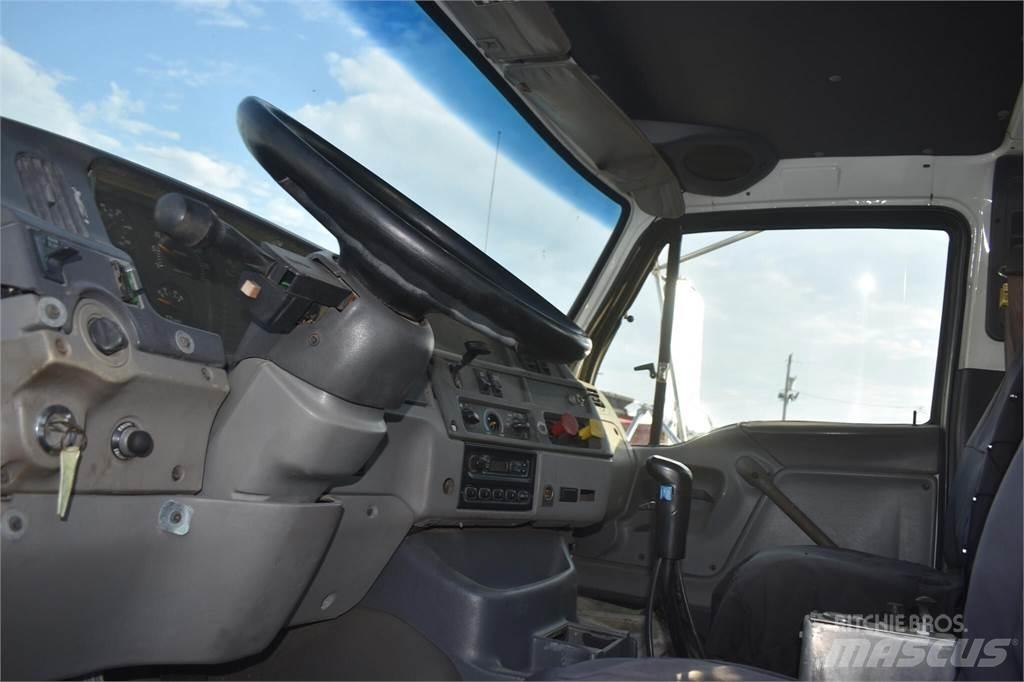 Sterling LT9500 Kamioni sa kranom