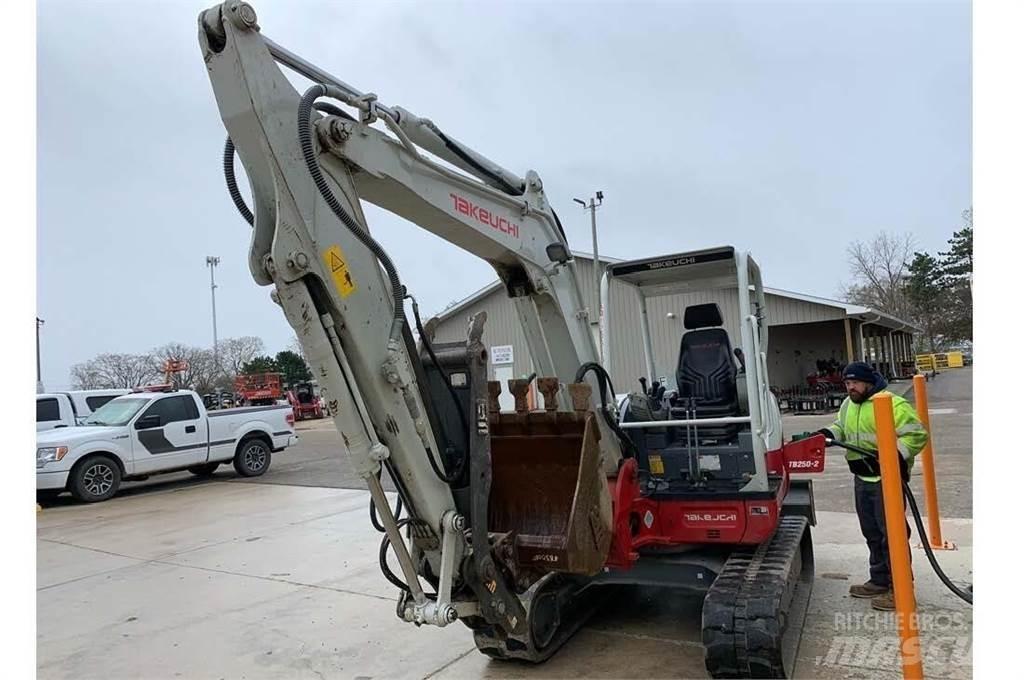 Takeuchi TB250-2 Mini bageri < 7t