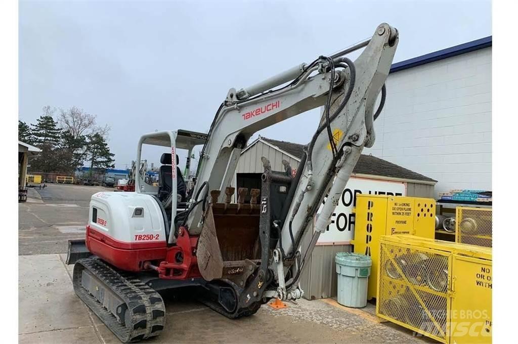 Takeuchi TB250-2 Mini bageri < 7t