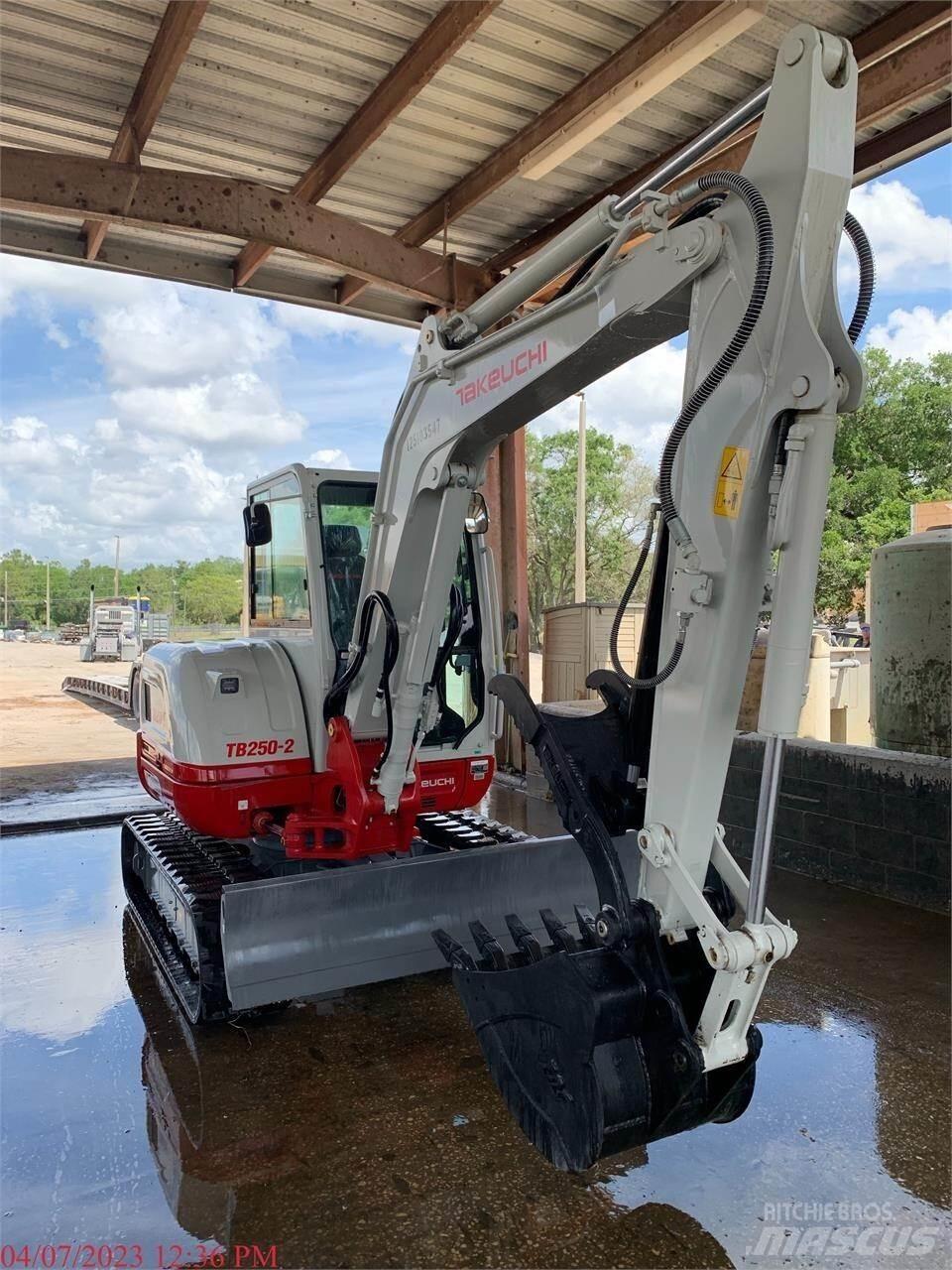Takeuchi TB250-2 Mini bageri < 7t