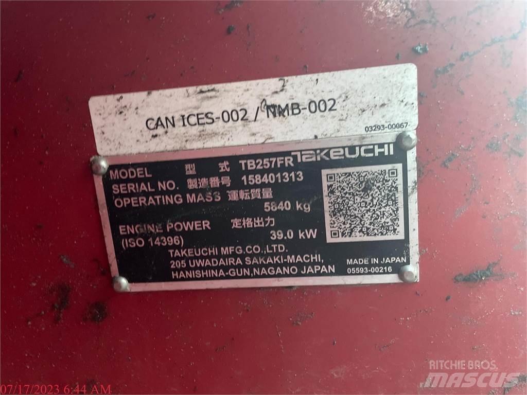 Takeuchi TB257FR Bageri guseničari