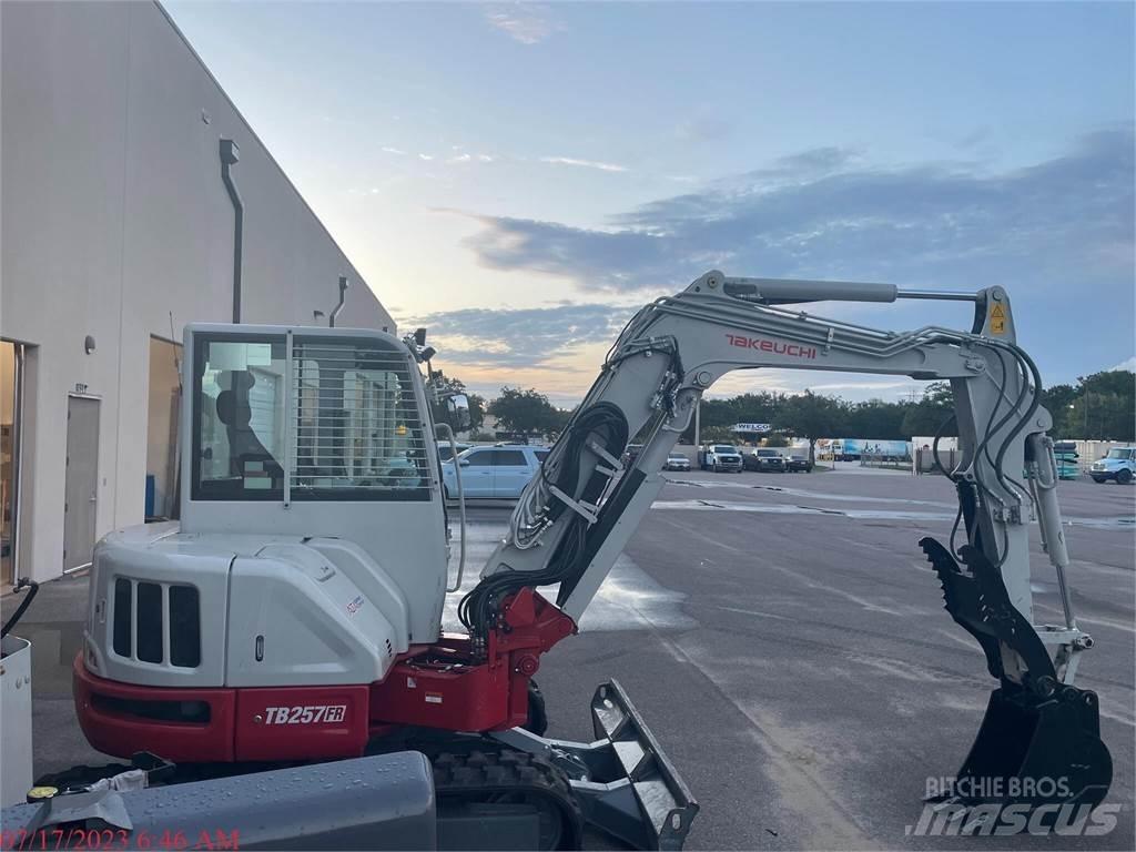Takeuchi TB257FR Bageri guseničari