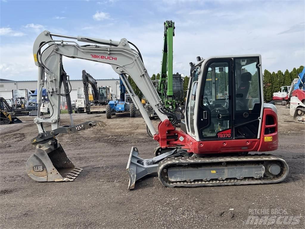 Takeuchi TB370 Bageri guseničari