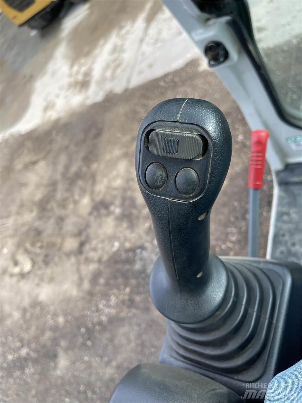 Takeuchi TB370 Bageri guseničari