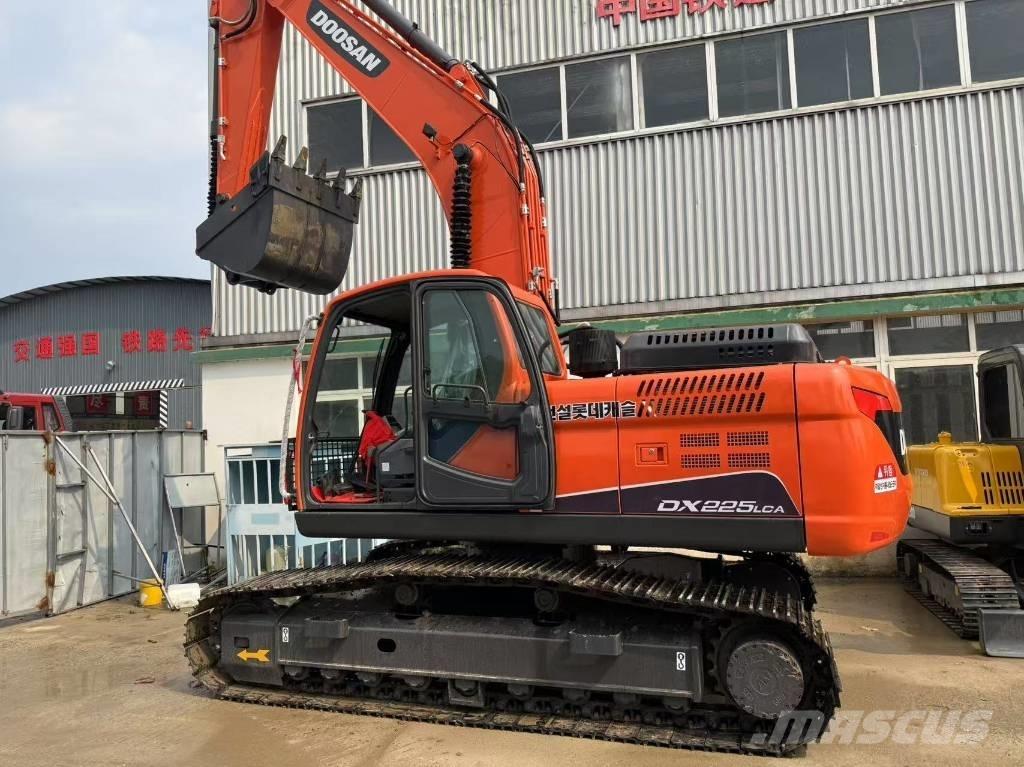 Doosan DX 225 LCA Bageri guseničari