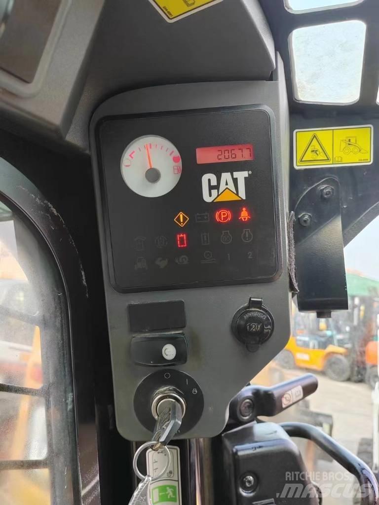 CAT 246 C Skid steer mini utovarivači