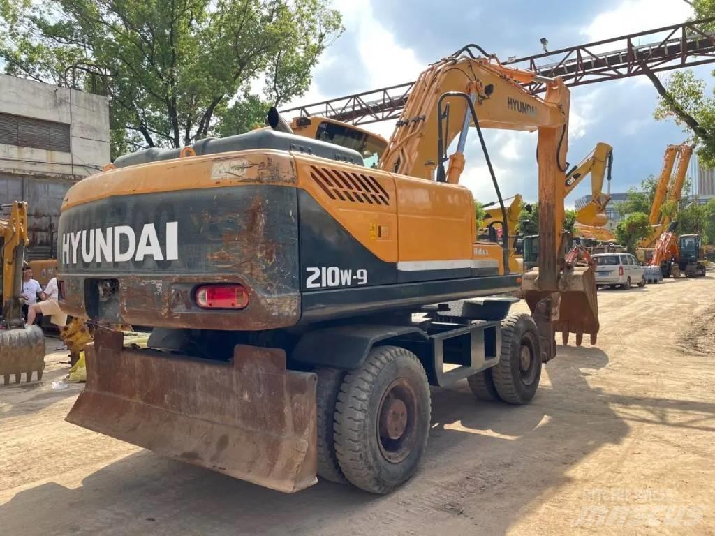 Hyundai R210W-9 Bageri točkaši