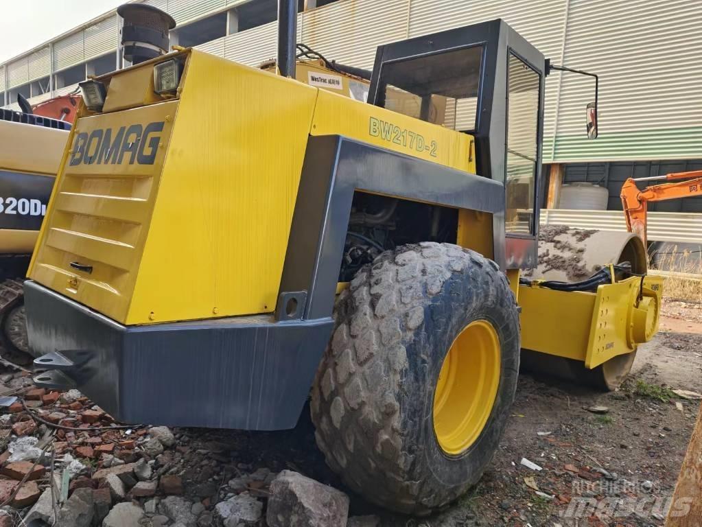 Bomag BW 217 Valjci sa jednim bubnjem