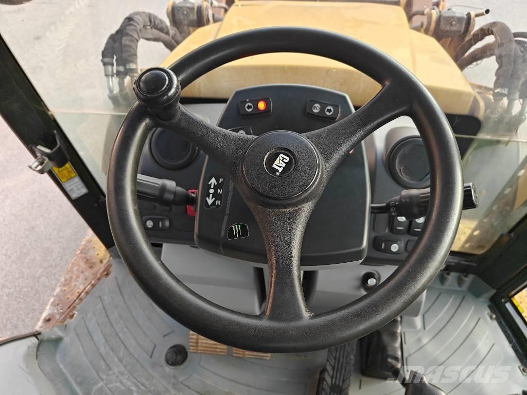CAT 428 F Rovokopači