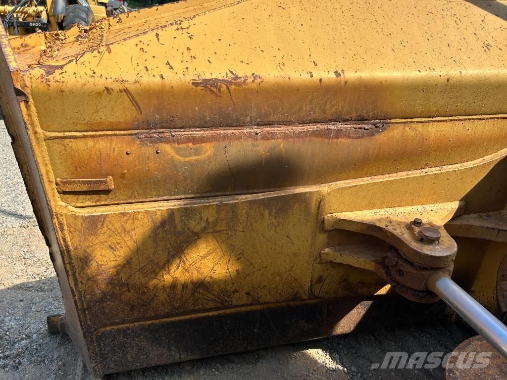 CAT D 5 N XL Buldožeri guseničari