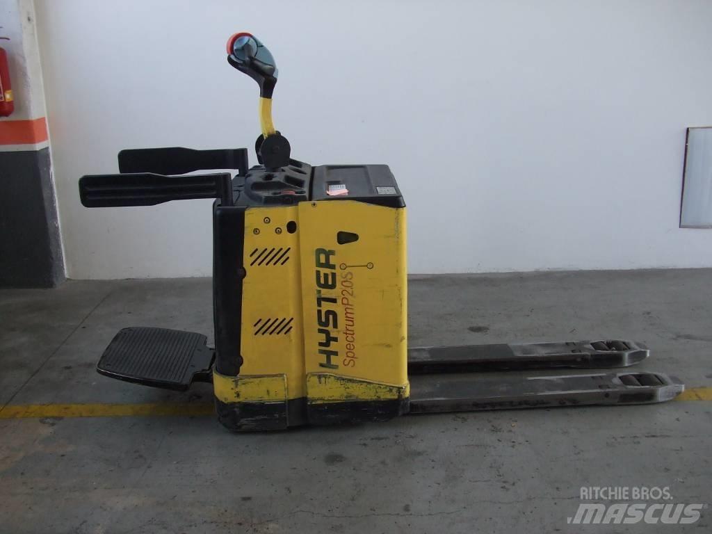 Hyster P2.0S Nisko podizni električni viljuškar sa stajalištom