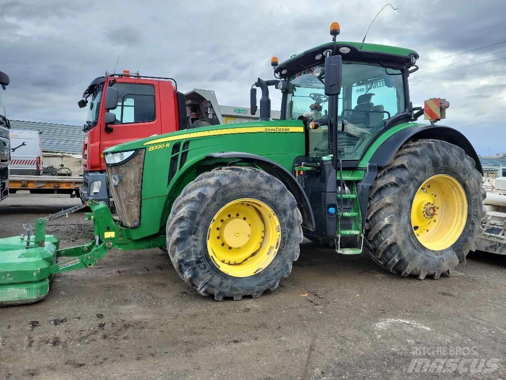 John Deere 8320 R Traktori
