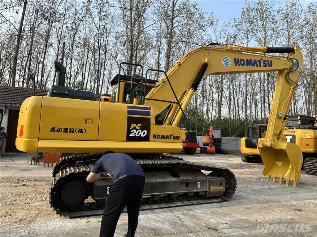Komatsu PC200-8 Bageri guseničari