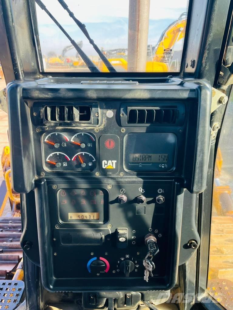 CAT D 6 N XL Buldožeri guseničari