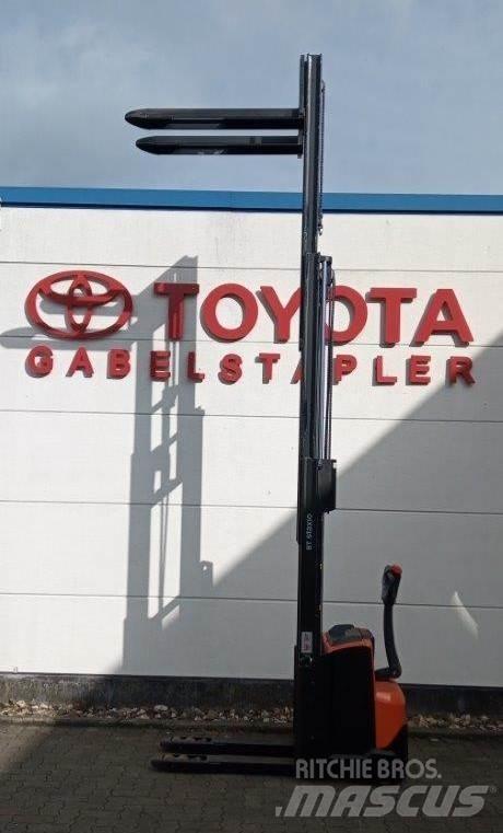 Toyota SWE120L Ručni električni viljuškar