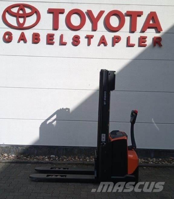 Toyota SWE120L Samopogonski ručni viljuškari