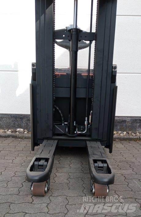 Toyota SWE120L Ručni električni viljuškar