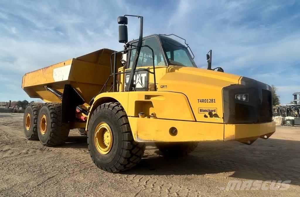 CAT 740B Zglobni damperi