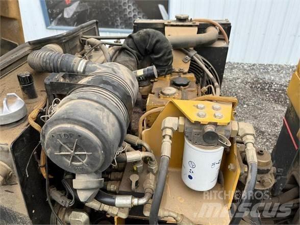 CAT CB-224E Valjci sa jednim bubnjem