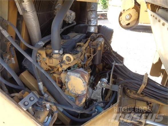 CAT CB-534D Valjci sa jednim bubnjem