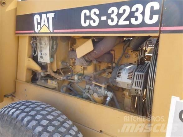 CAT CS-323C Valjci sa jednim bubnjem