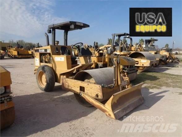 CAT CS-323C Valjci sa jednim bubnjem