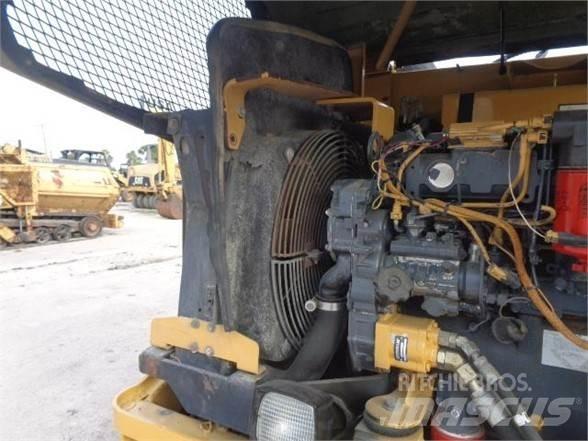 CAT PS-150C Gumeni valjci na točkovima