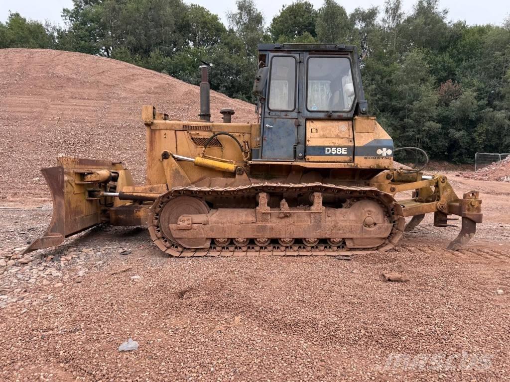 Komatsu D58E-1 Buldožeri guseničari