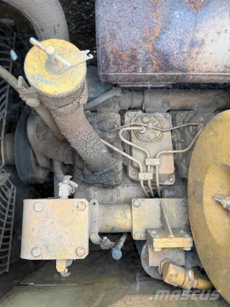Komatsu D58E-1 Buldožeri guseničari