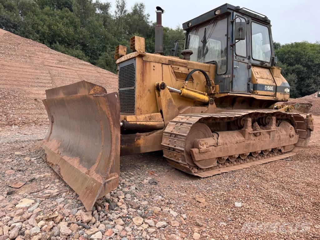 Komatsu D58E-1 Buldožeri guseničari
