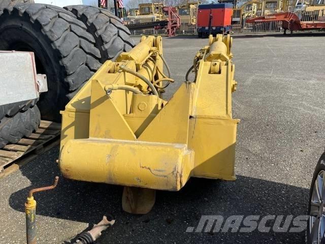 CAT D 8 R Ripper Ostale komponente za građevinarstvo