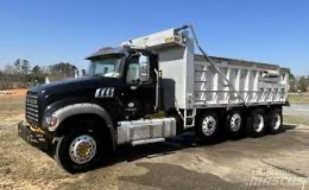 Mack GU 713 Kiperi kamioni