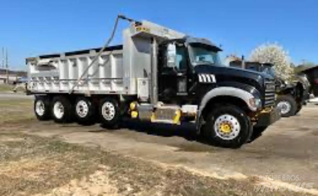 Mack GU 713 Kiperi kamioni