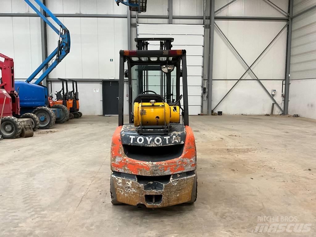 Toyota Tonero 30 Plinski viljuškari